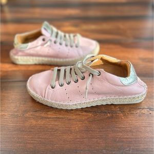 Bonavi genuine leather sneaker. Size 38.